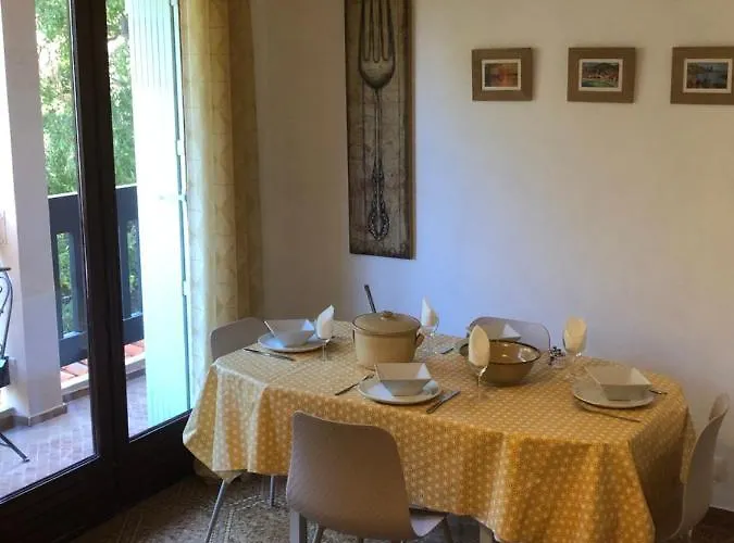 Olive & Kin, Appartement